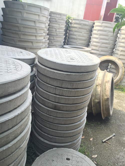 水泥圓形井蓋圖片，混凝土水泥井蓋圖片