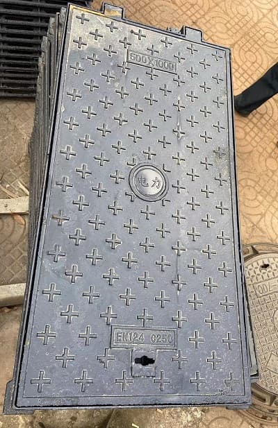 球墨鑄鐵方形井蓋，方形鑄鐵井蓋生產(chǎn)廠家