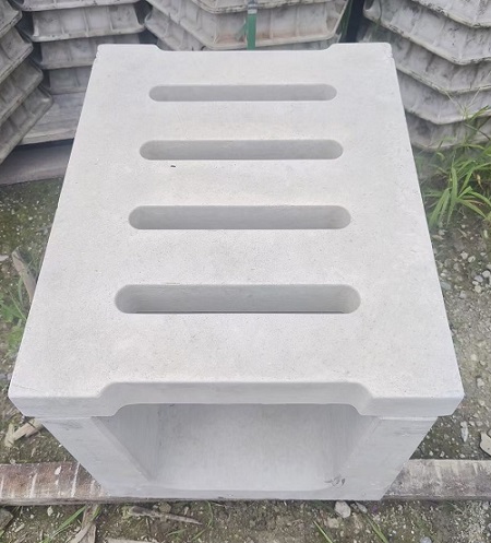 水泥雨水篦子圖片，水泥雨水篦子高清圖片，水泥雨水篦子成品圖片，水泥雨水口立篦子圖片，四孔水泥雨水篦子圖片