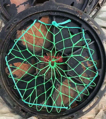 井蓋安全網(wǎng)，井蓋脫落，井蓋防盜，井蓋安全，城市基礎(chǔ)設(shè)施，井蓋保護(hù)，井蓋安全防護(hù)