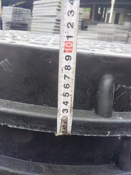 復(fù)合井蓋是什么材質(zhì)，復(fù)合井蓋是什么材料材質(zhì)生產(chǎn)的，復(fù)合井蓋