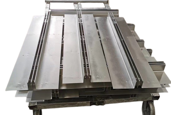 不銹鋼井蓋生產(chǎn)廠家聯(lián)系方式，不銹鋼井蓋生產(chǎn)廠家，井蓋生產(chǎn)廠家聯(lián)系方式13548105158