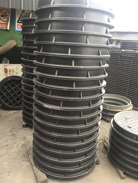 玻璃鋼井蓋模具是用于制造玻璃鋼井蓋的工具，玻璃鋼井蓋模具，玻璃鋼井蓋